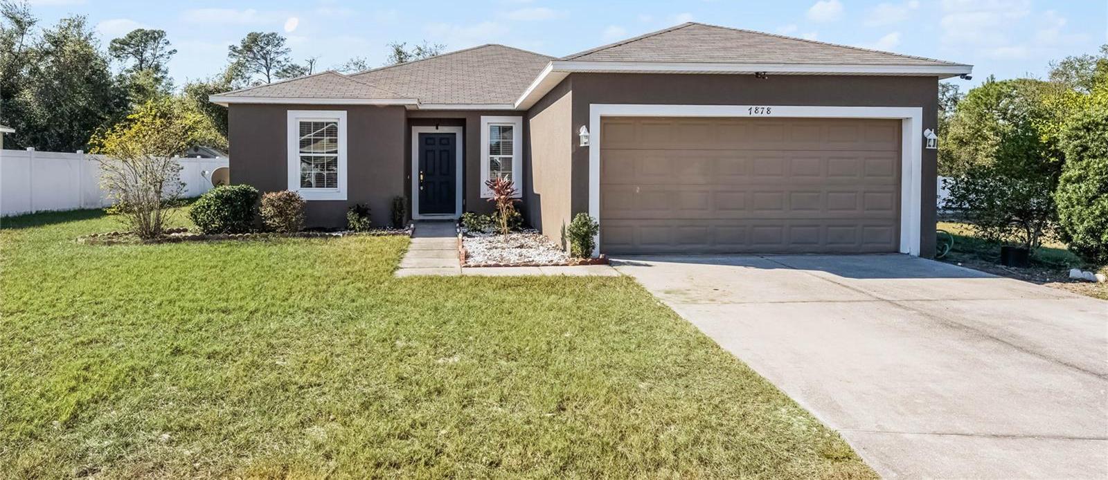 Photo one of 7878 Tanbier Dr Orlando FL 32818 | MLS R4908533