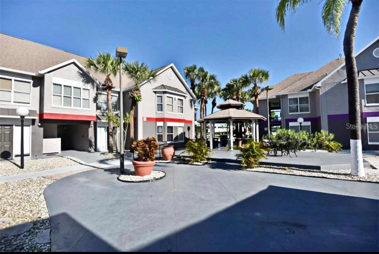 Photo one of 3100 Parkway Blvd # 324 Kissimmee FL 34747 | MLS S5089062