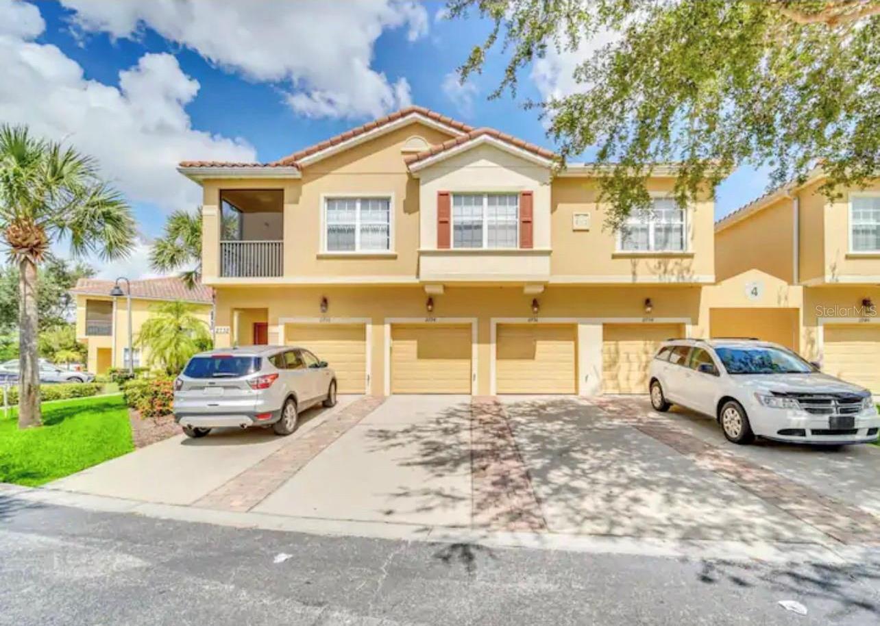 Photo one of 2736 Oakwater Dr # 2736 Kissimmee FL 34747 | MLS S5092755