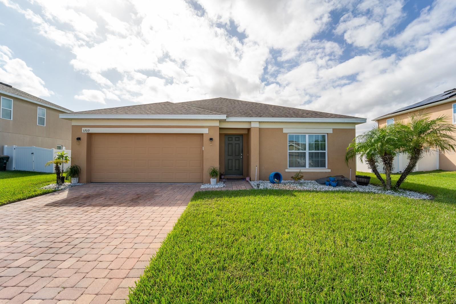 Photo one of 3709 Brambly Ave Saint Cloud FL 34772 | MLS S5094175