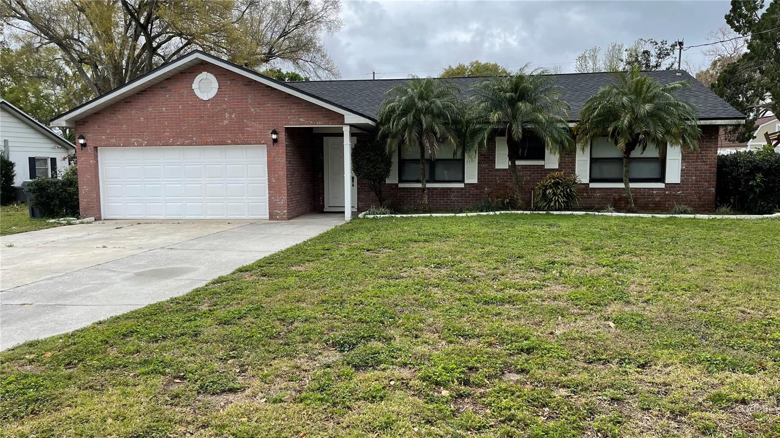 Photo one of 10 S Lake Fox Rd Winter Haven FL 33884 | MLS S5094805