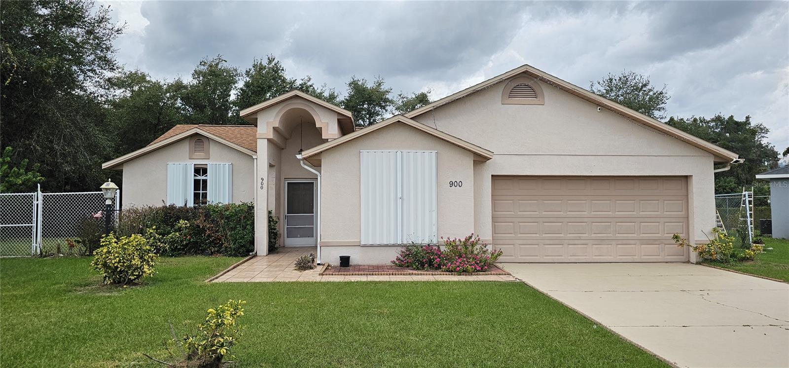 Photo one of 900 Woodcutter Ct Kissimmee FL 34744 | MLS S5095035