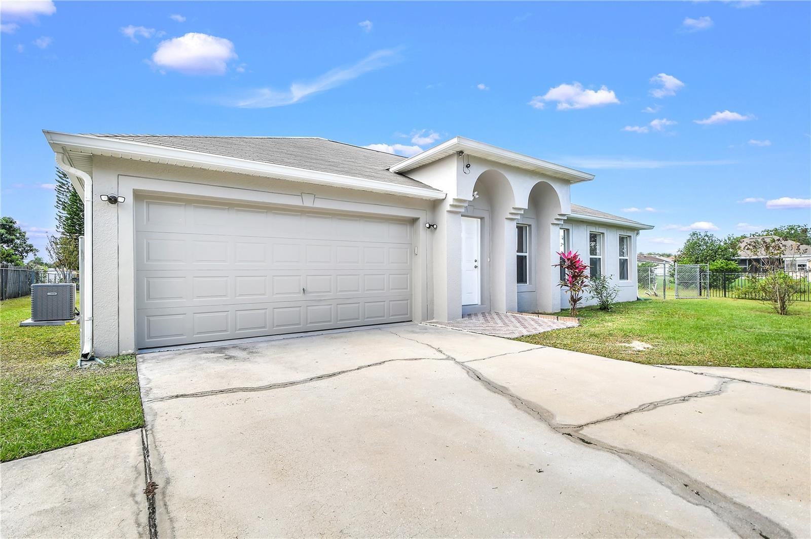 Photo one of 650 Mesilla Dr Kissimmee FL 34758 | MLS S5096410