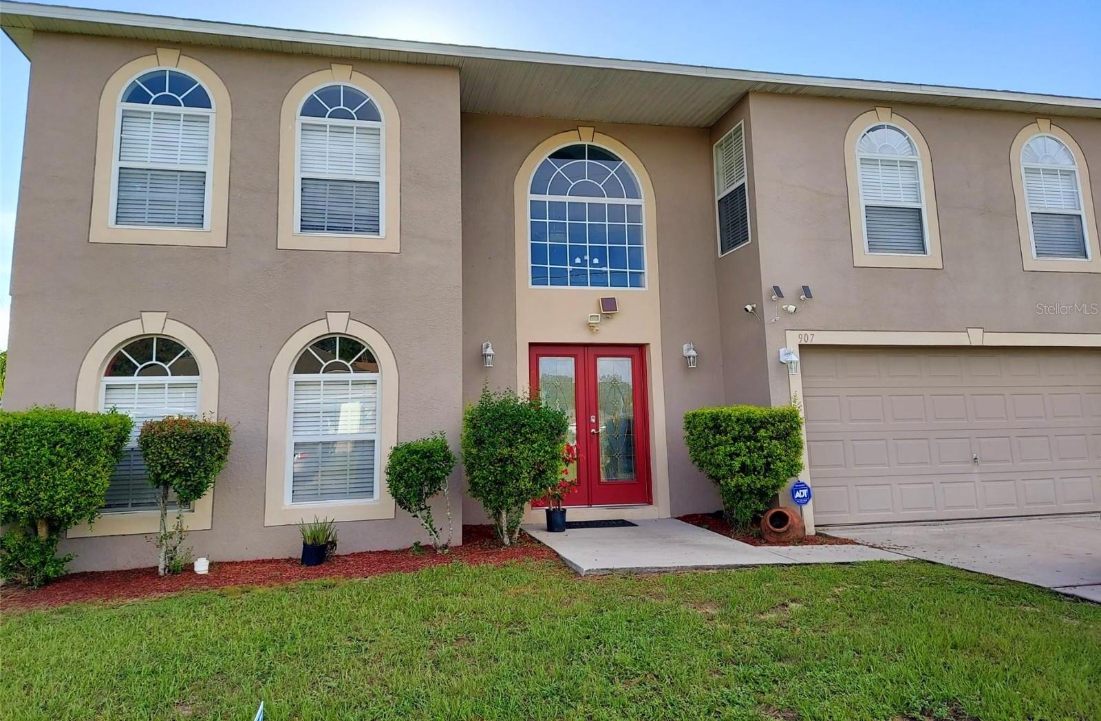 Photo one of 907 Gloucester Ct Kissimmee FL 34758 | MLS S5098866