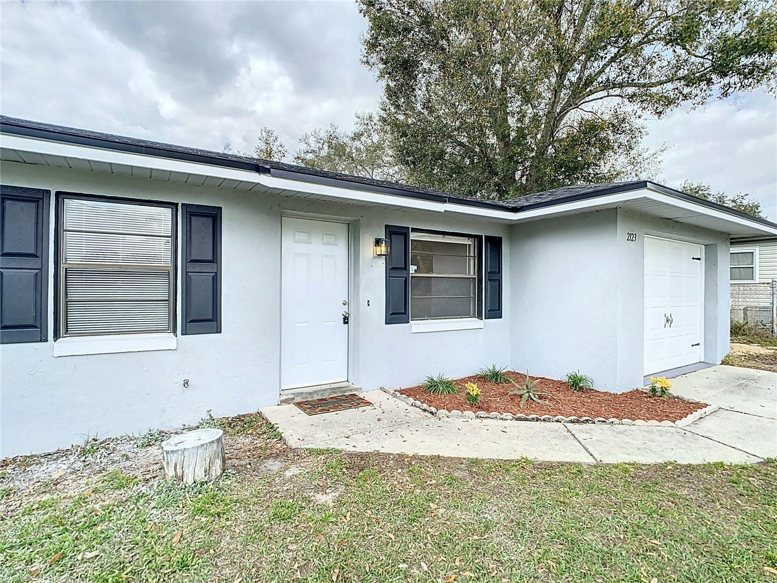 Photo one of 2123 Greenway Dr Winter Haven FL 33881 | MLS S5099374