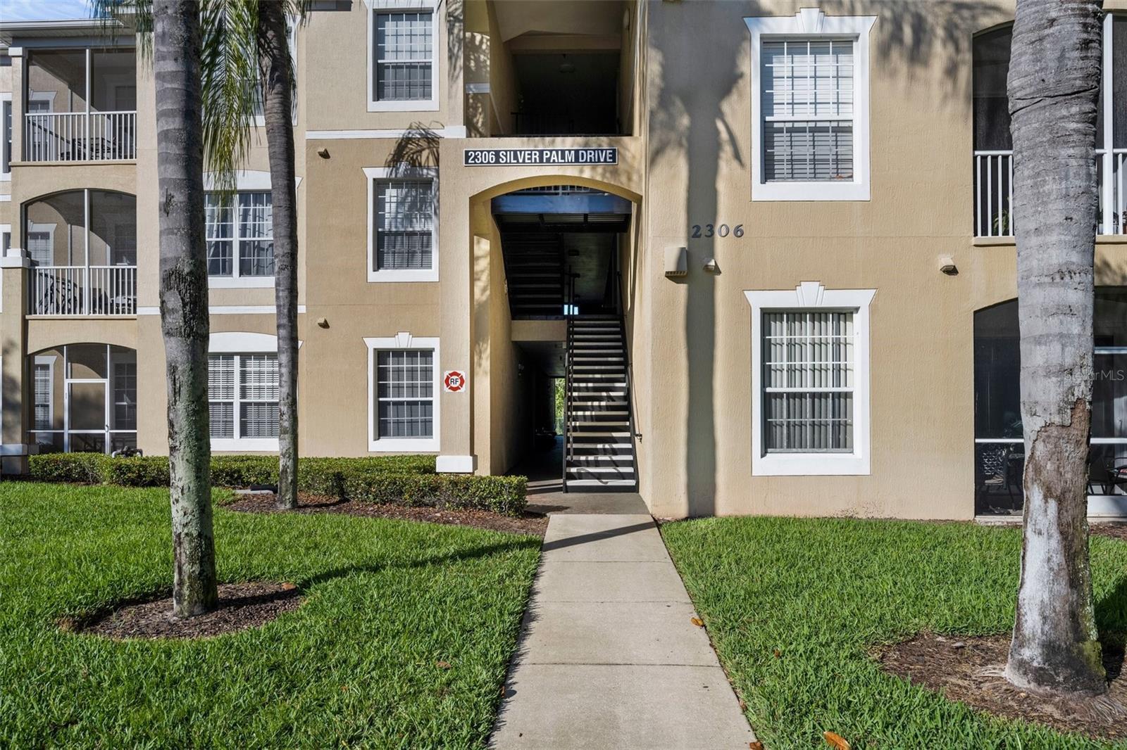 Photo one of 2306 Silver Palm Dr # 101 Kissimmee FL 34747 | MLS S5101644
