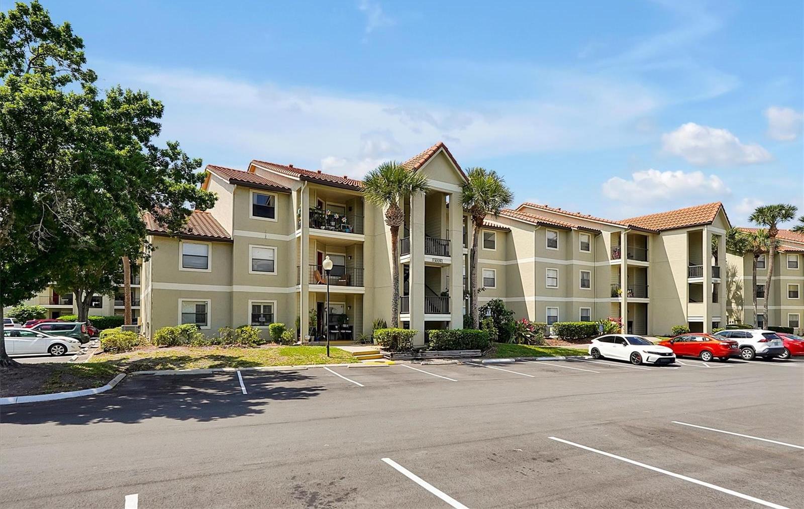 Photo one of 3008 Parkway Blvd # 303 Kissimmee FL 34747 | MLS S5102151