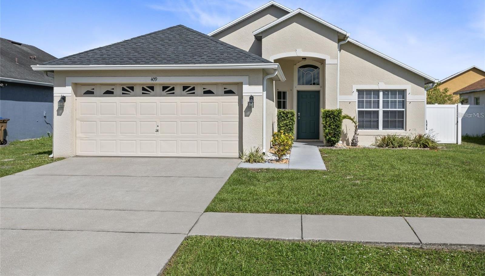 Photo one of 409 Spice Ct Kissimmee FL 34758 | MLS S5102736