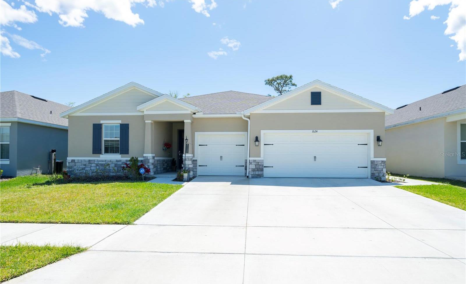 Photo one of 1624 Barberry Dr Kissimmee FL 34744 | MLS S5103392