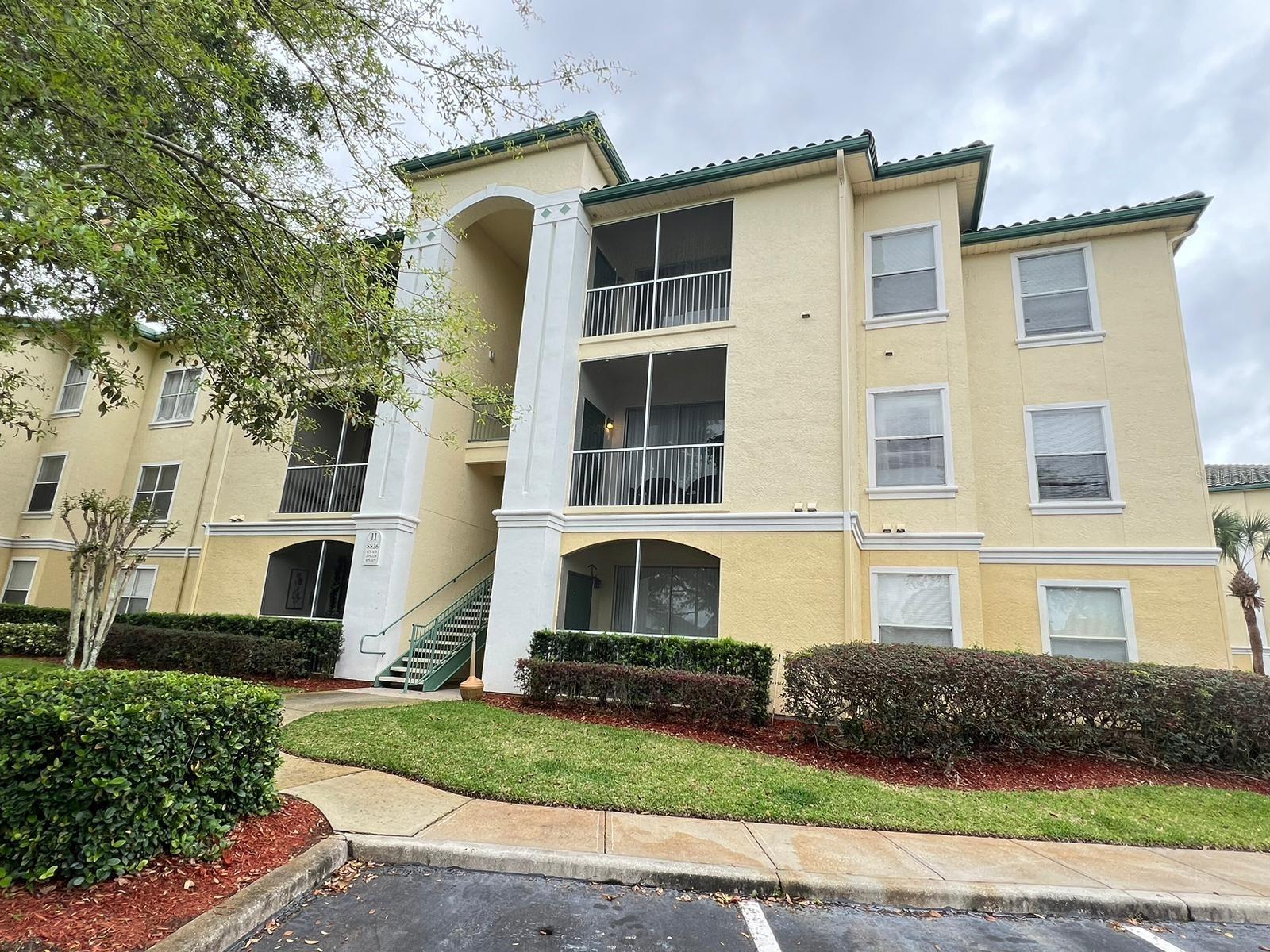Photo one of 8826 Dunes Ct # 207 Kissimmee FL 34747 | MLS S5104501