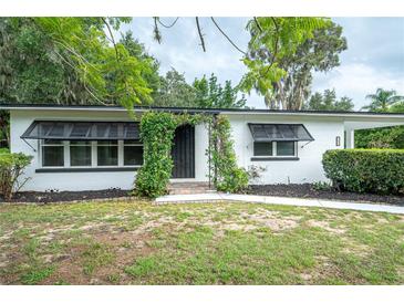 Photo one of 107 E Myrtle St Howey In The Hills FL 34737 | MLS G5069193