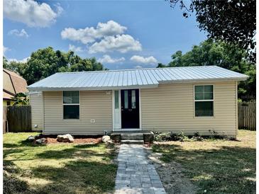 Photo one of 709 S Dixie Ave Fruitland Park FL 34731 | MLS G5073525