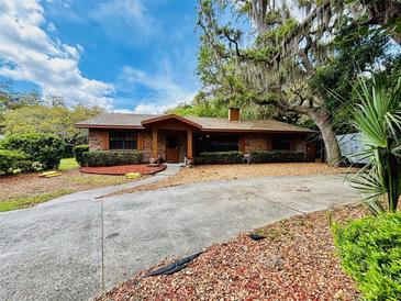 Photo one of 1101 N Valencia Ave Howey In The Hills FL 34737 | MLS G5079470