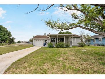 Photo one of 104 S Mare Ave Howey In The Hills FL 34737 | MLS G5081951