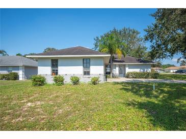 Single-story home with front yard landscaping at 941 Devonshire Way, Lake Wales, FL 33853