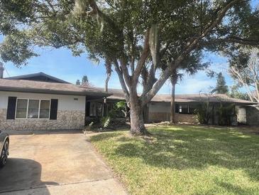 Photo one of 1611 Canal Ct Tavares FL 32778 | MLS O6187615