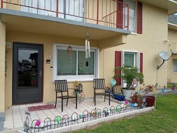 Inviting front patio with seating and landscaping at 933 W Oak Ridge Rd # 933 B, Orlando, FL 32809