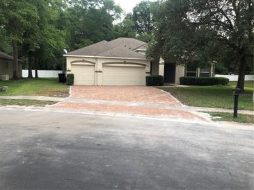 Two-story house with three-car garage and brick driveway at 284 Pinestraw Cir, Altamonte Springs, FL 32714