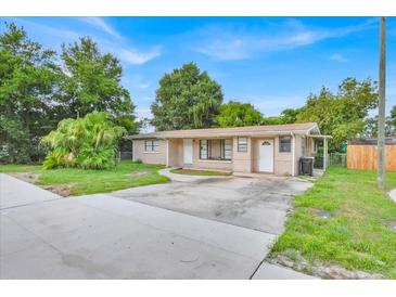 Photo one of 717 Crestwood Dr Winter Haven FL 33881 | MLS O6241199