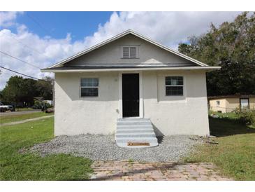 House with front yard, steps leading to the entrance at 828 Willie Mays Pkwy, Orlando, FL 32811
