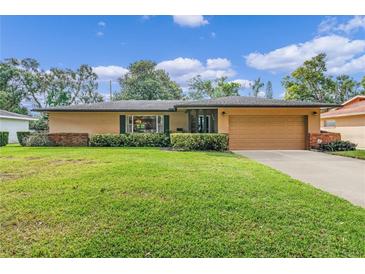 Single-story house with a spacious yard at 2900 Lake Arnold Pl, Orlando, FL 32806