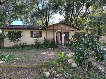 House exterior with a front yard and garden at 3814 Ne 5Th St, Ocala, FL 34470