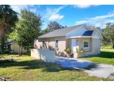 Charming bungalow-style home with a well-maintained lawn and a spacious front yard at 302 E Derby Ave, Auburndale, FL 33823