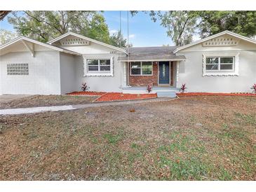 Charming house with a spacious front yard and walkway at 2827 Euston Rd, Winter Park, FL 32789