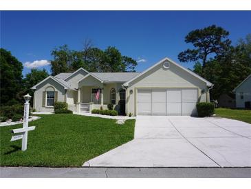 Charming single-story home with attached garage and landscaped front yard at 11581 Sw 78Th Ave, Ocala, FL 34476