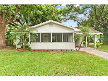 Charming renovated home with a screened porch and manicured lawn at 1165 E Church St, Bartow, FL 33830