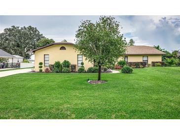 House with well-maintained lawn at 926 Van Dr, Auburndale, FL 33823