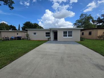 Photo one of 915 Bordeaux Pl Orlando FL 32808 | MLS TB8304918