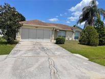 Single-Gathering home with a two-car garage at 624 Brockton Dr, Kissimmee, FL 34758