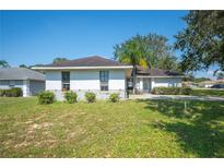 Single-story home with front yard landscaping at 941 Devonshire Way, Lake Wales, FL 33853