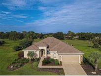 Luxury home on a golf course with spacious landscaping at 9240 Se 128Th Ln, Summerfield, FL 34491