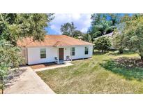 Single story home with a spacious yard at 11 Chestnut Pl, Ocala, FL 34480