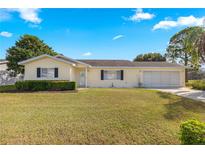 Cute yellow single story home with attached garage at 17855 Se 99Th Ave, Summerfield, FL 34491