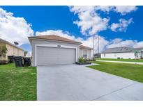 Attached garage with a long driveway at 905 Knollwood Dr, Davenport, FL 33837
