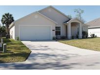 One-story house with attached garage and landscaped front yard at 236 Paradise Woods Ct, Davenport, FL 33896