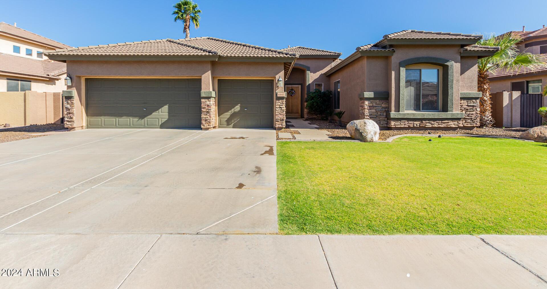 Photo one of 4445 E Palmdale Ln Gilbert AZ 85298 | MLS 6693575