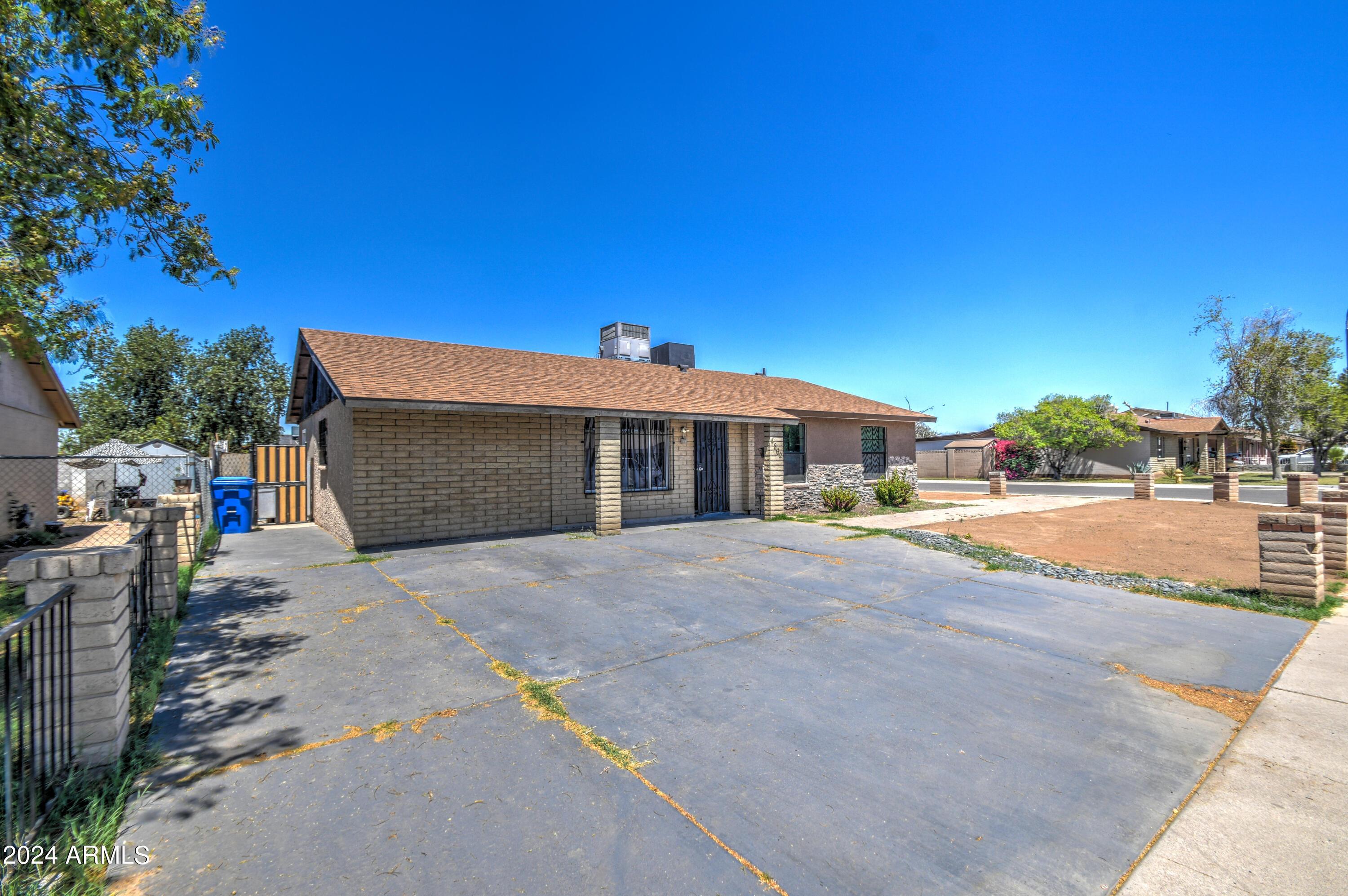 Photo one of 4862 W Almeria Rd Phoenix AZ 85035 | MLS 6695927