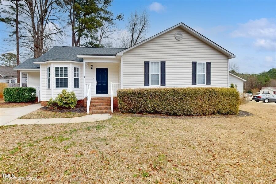 Photo one of 945 S Willhaven Dr Fuquay Varina NC 27526 | MLS 10011645