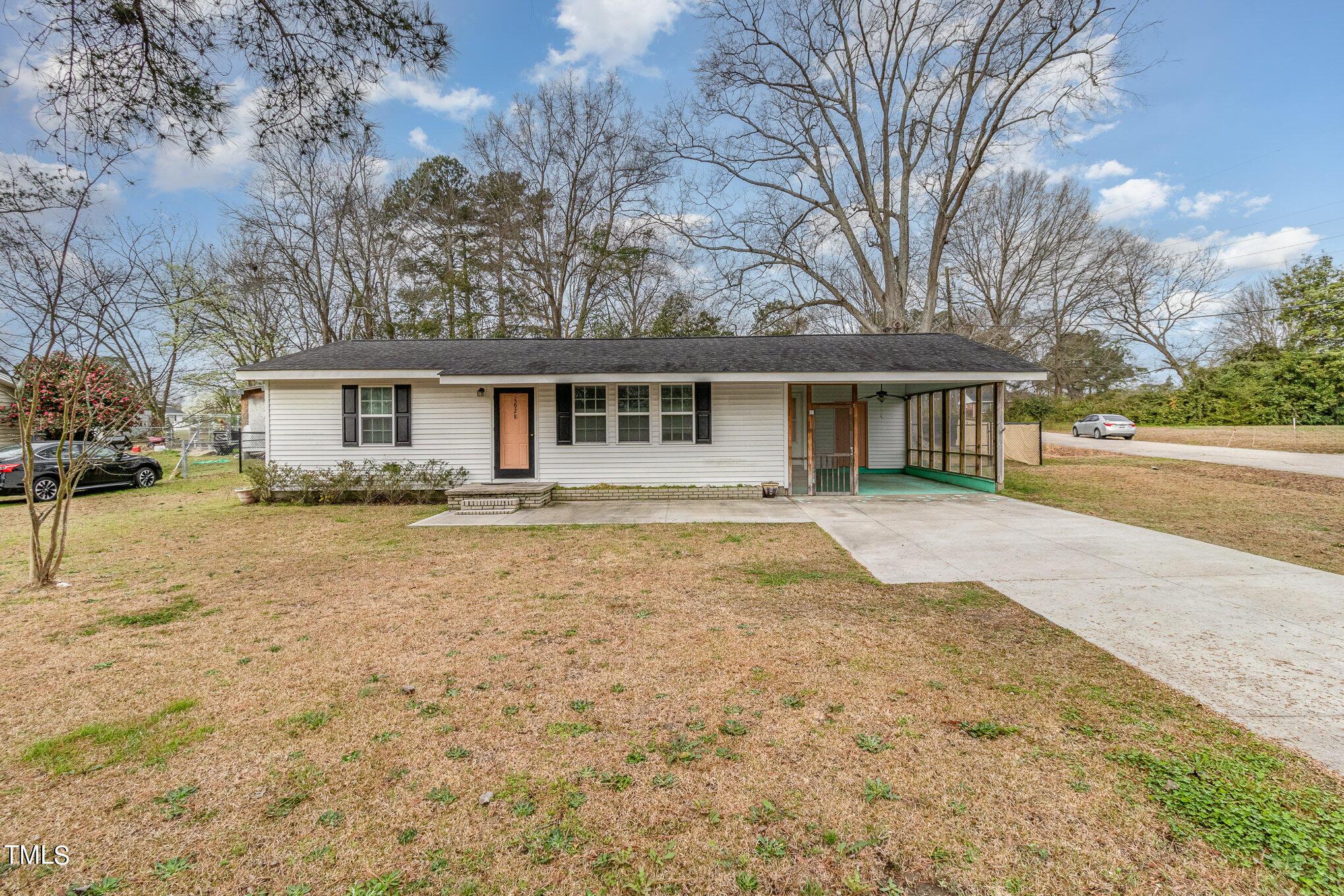 Photo one of 592 S Lincoln St Coats NC 27521 | MLS 10017528