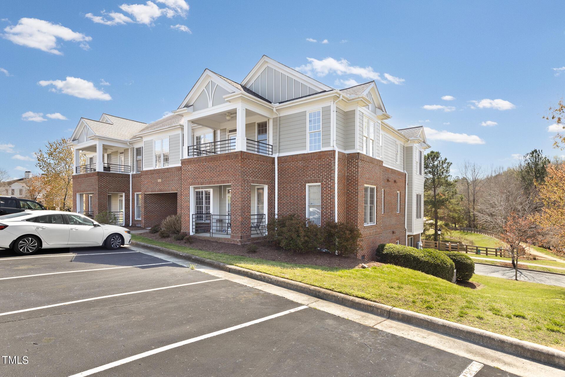 Photo one of 520 Aberdeen Dr # 304 Chapel Hill NC 27516 | MLS 10018519