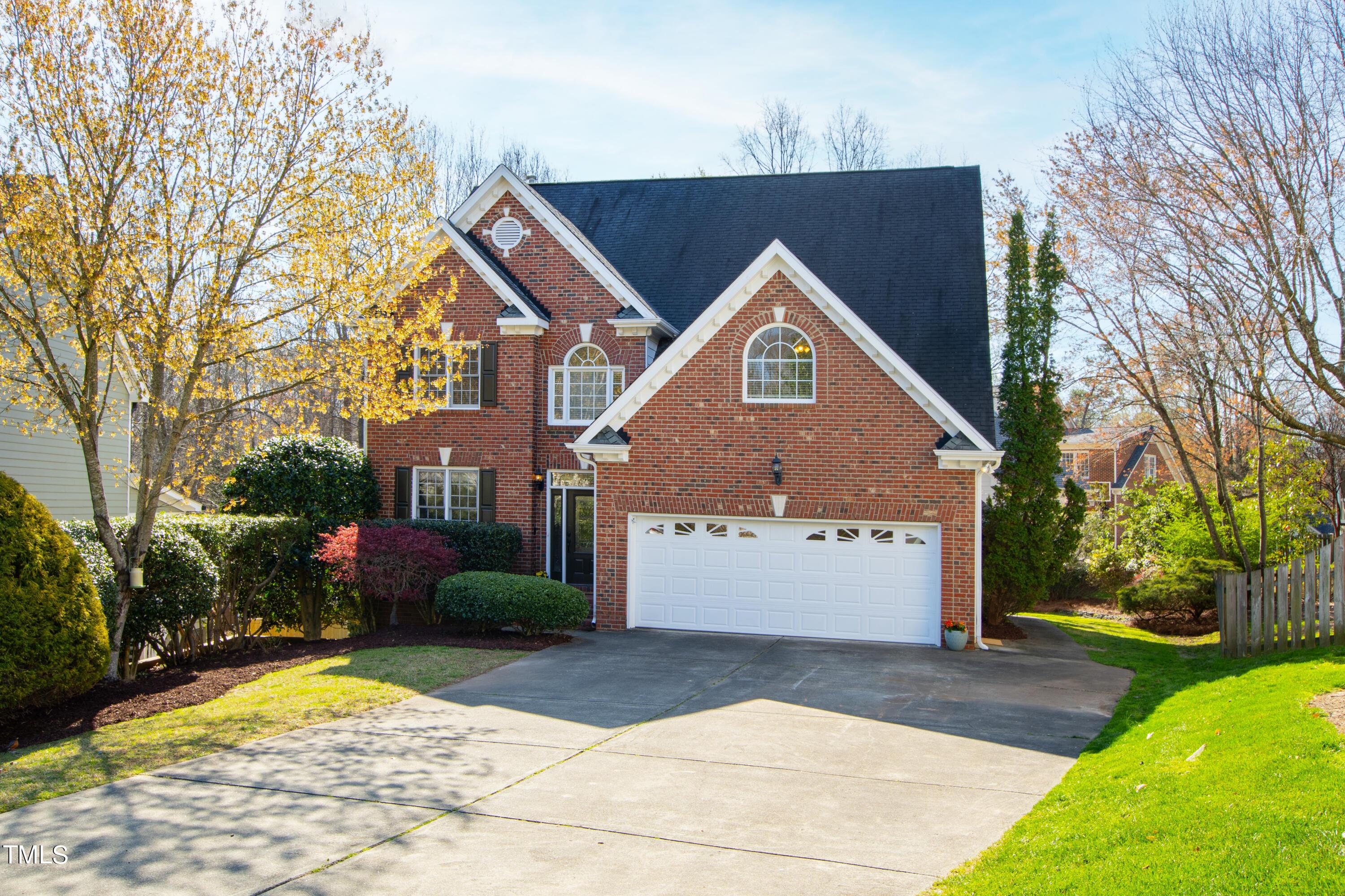 Photo one of 10305 Crisp Dr Raleigh NC 27614 | MLS 10018552