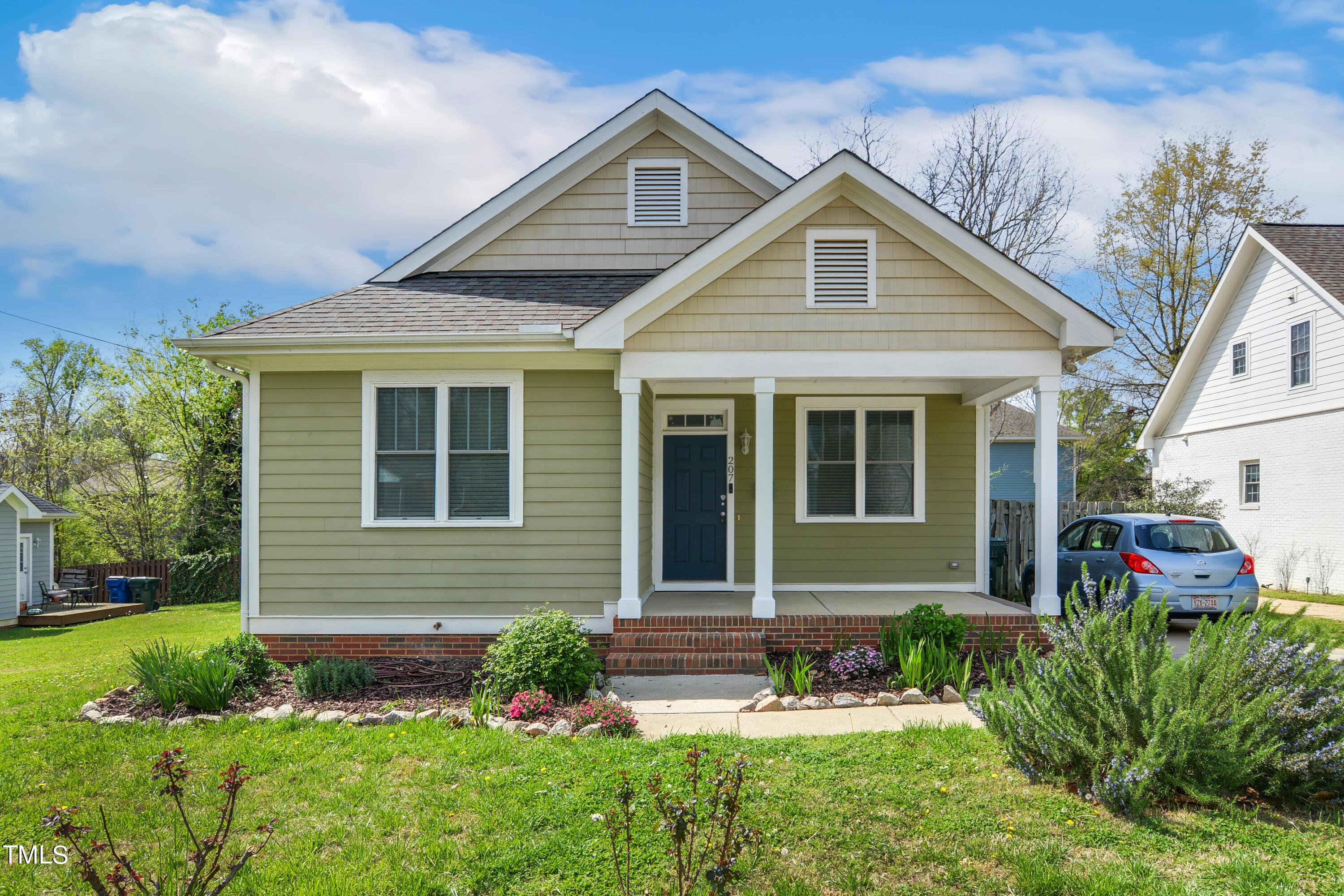 Photo one of 207 Idlewild Ave Raleigh NC 27601 | MLS 10020358