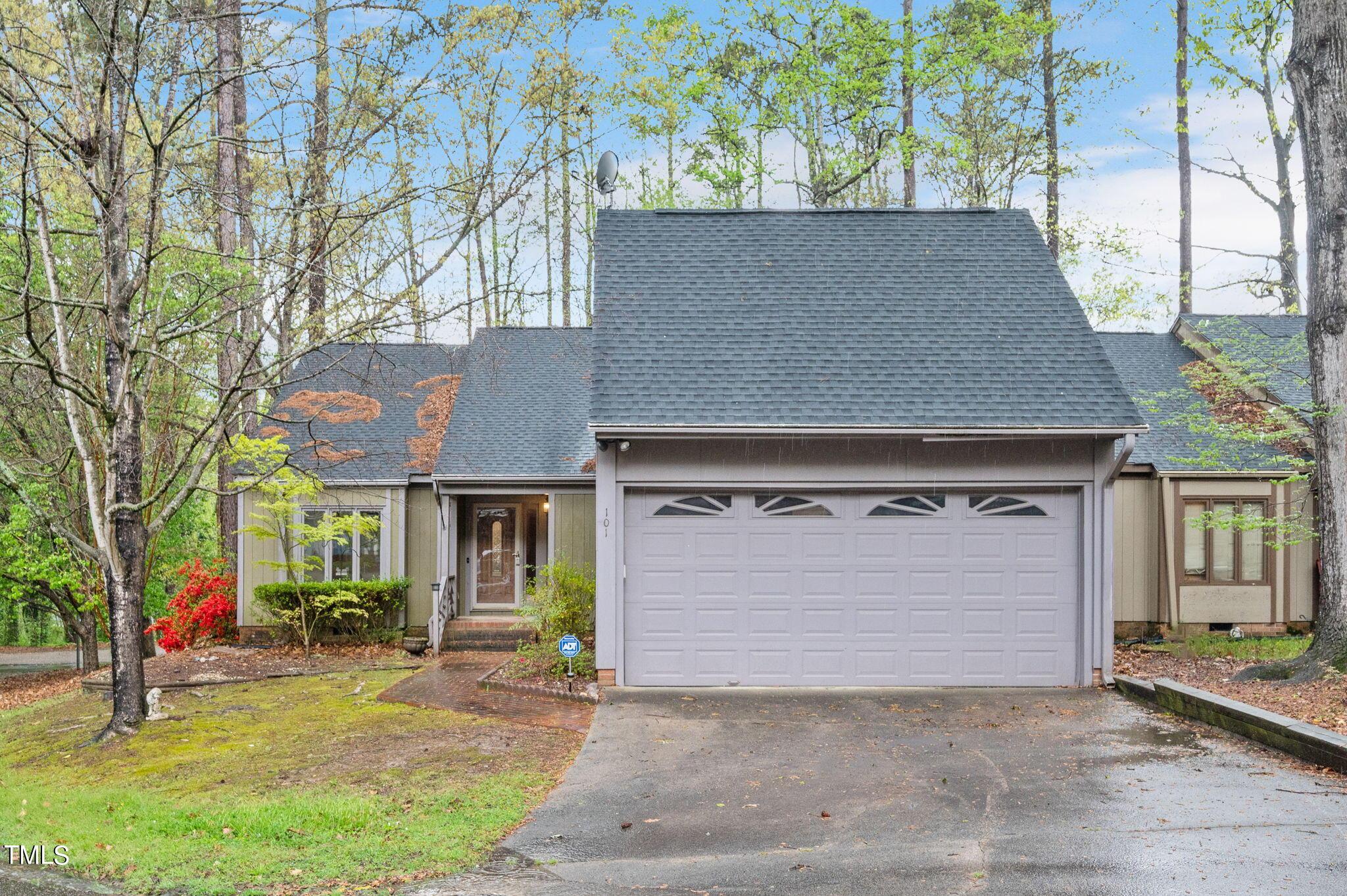 Photo one of 101 Lakeway Ct Cary NC 27511 | MLS 10021933