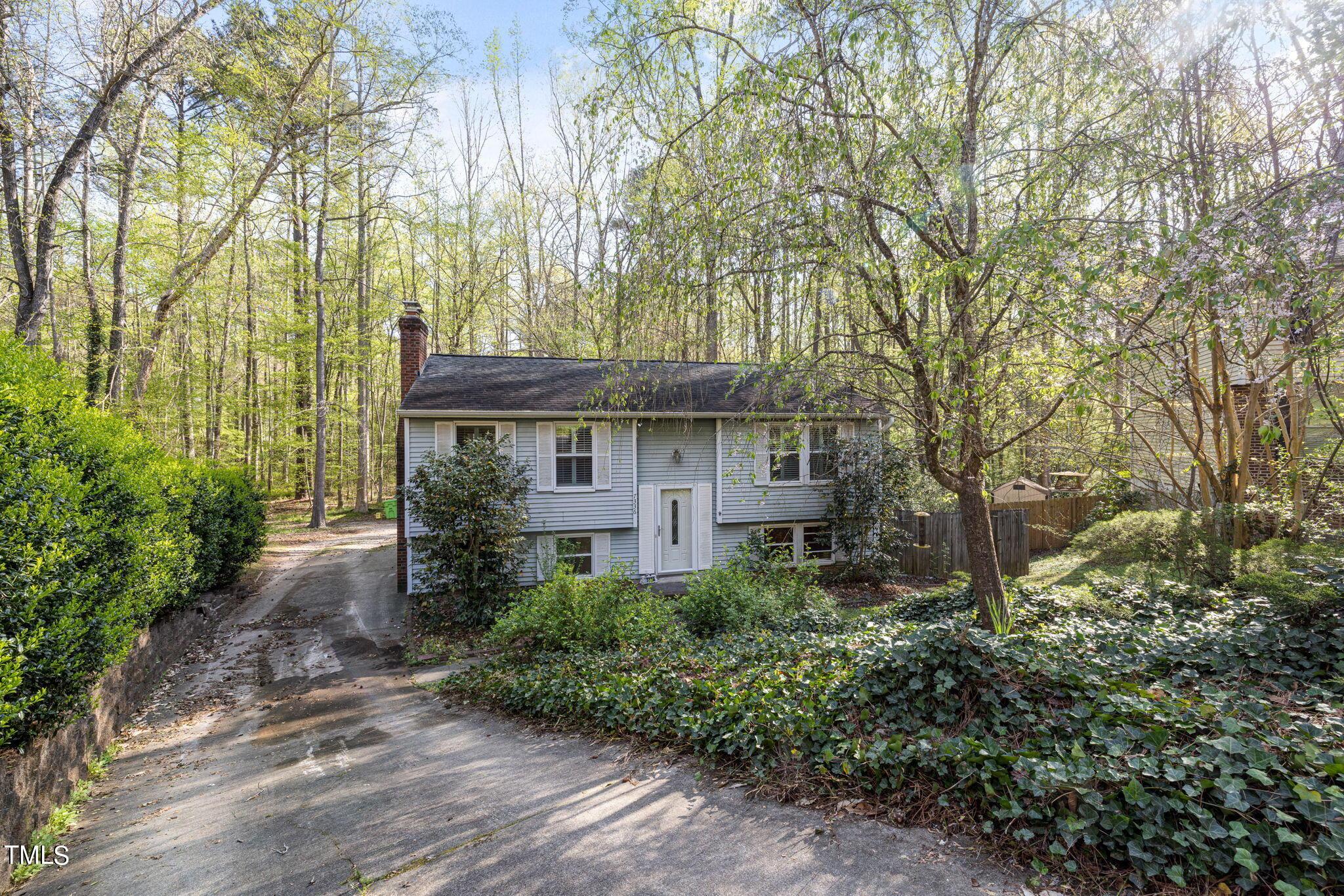 Photo one of 7336 Summerland Dr Raleigh NC 27612 | MLS 10022323
