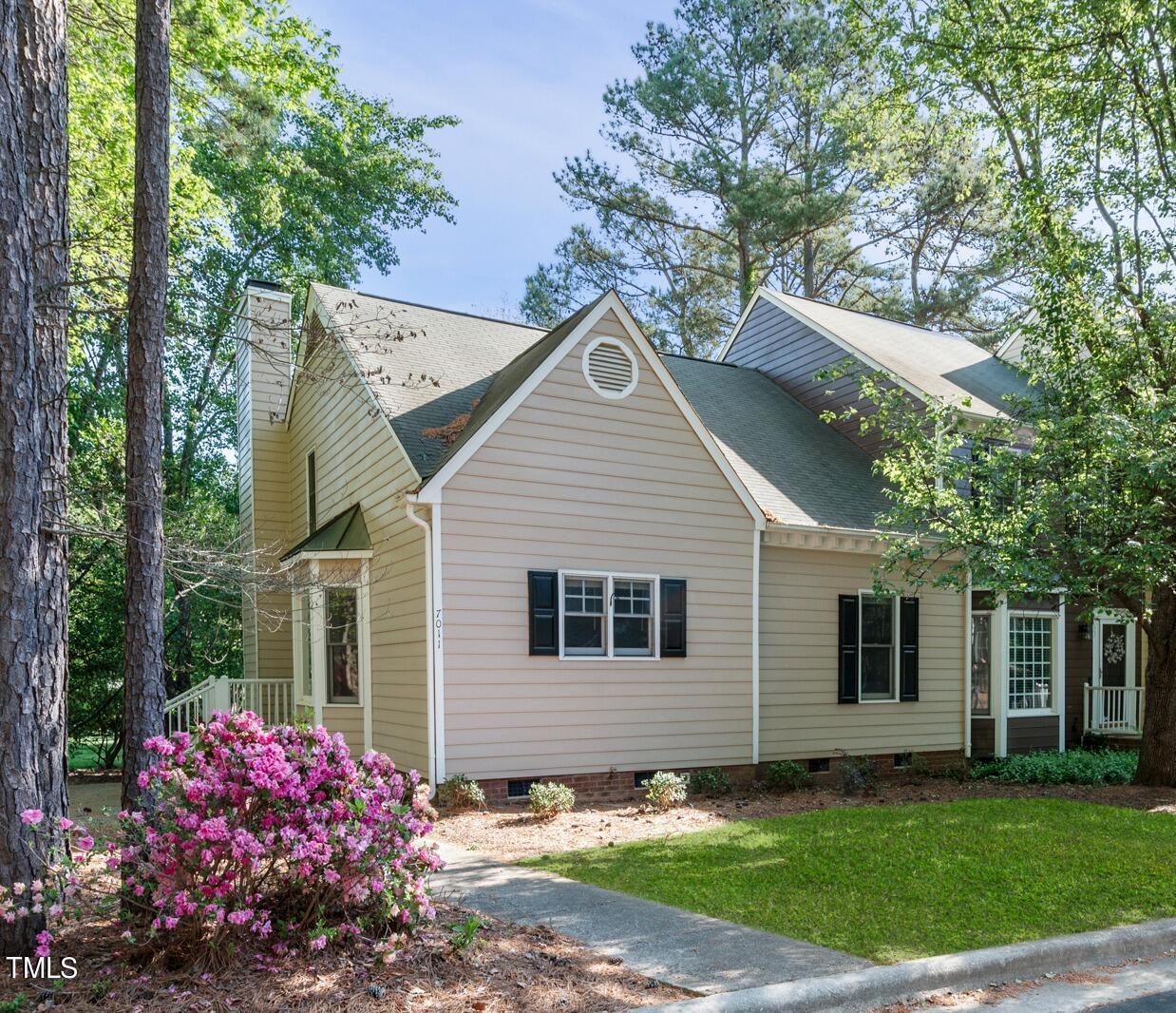 Photo one of 7011 Epping Forest Dr Raleigh NC 27613 | MLS 10024258
