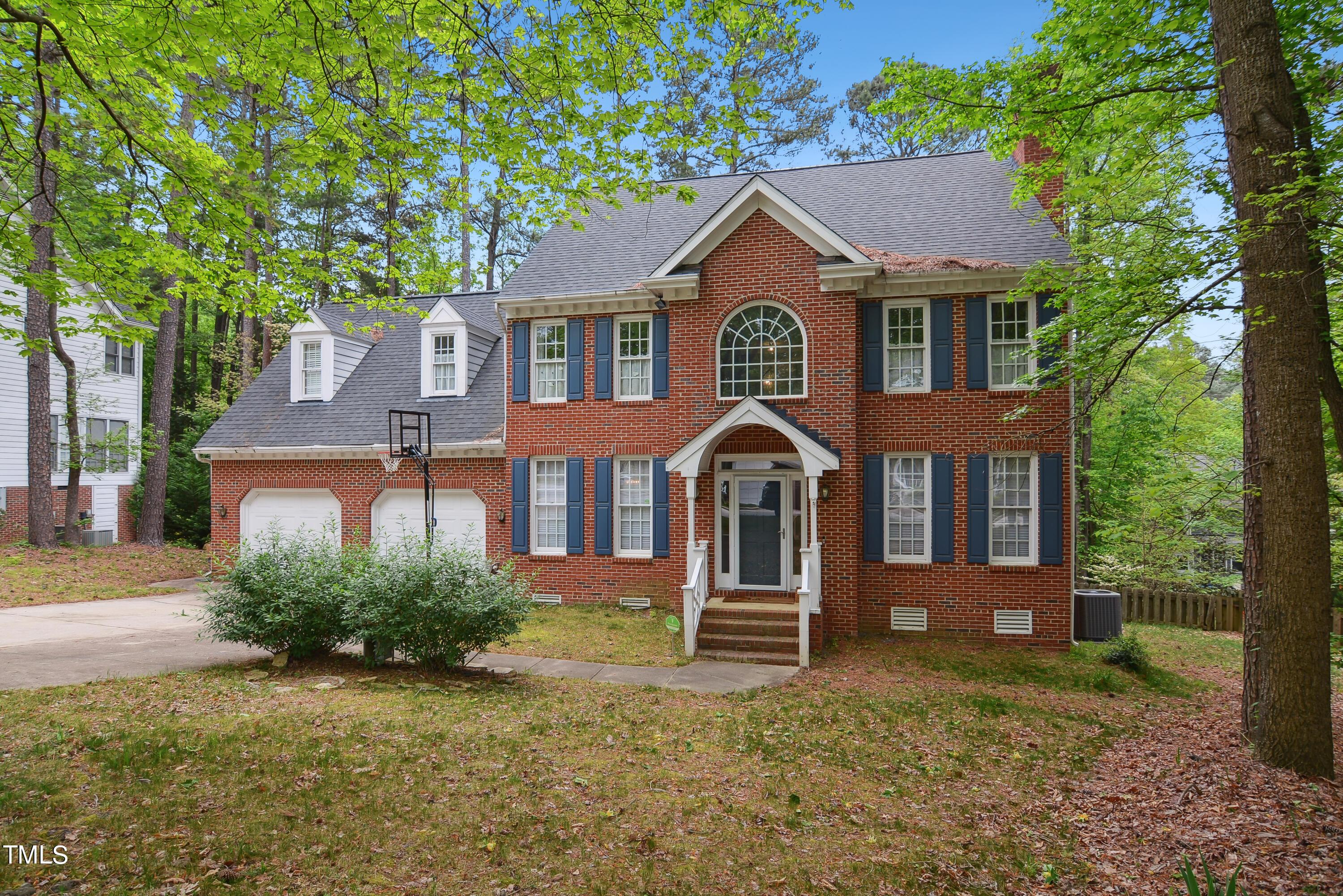 Photo one of 301 Parkknoll Ln Cary NC 27519 | MLS 10024292